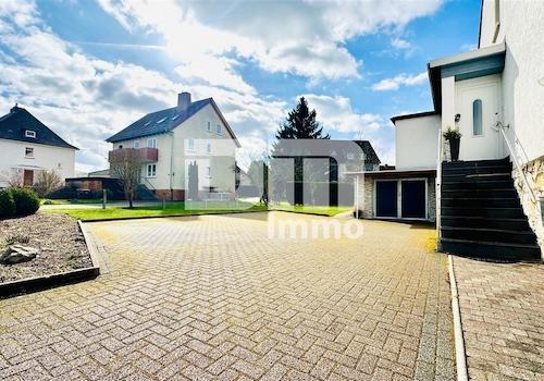 4x PKW Stellplatz / Haupteinfahrt