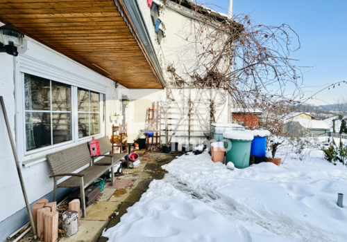 Souterrain / Haupteingang überdacht / Terrasse