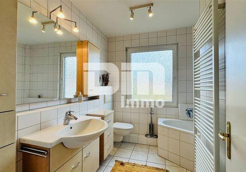 Badezimmer / Badewanne OG