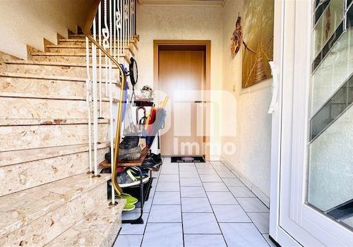 EG Haupteingang / Treppenhaus / Windfang