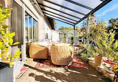 Terrasse teilüberdacht