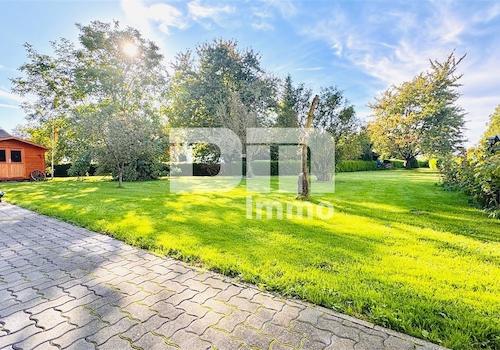 Großer Gartenbereich