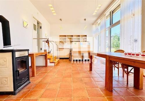 EG Hauptraum / Gastraum groß / Zugang Terrasse 1