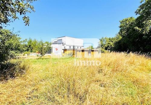 Großes Grundstück mit Baufenster