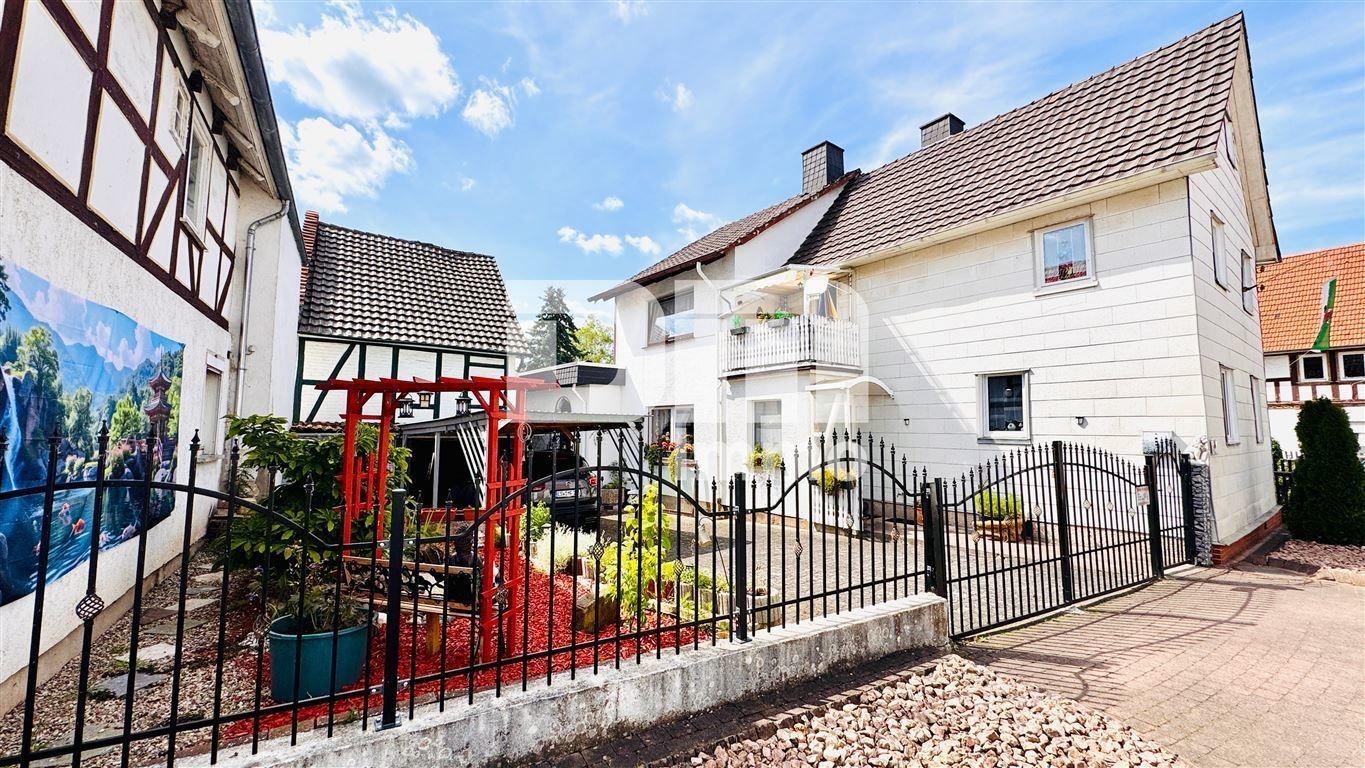Frontansicht Hof / Zufahrt