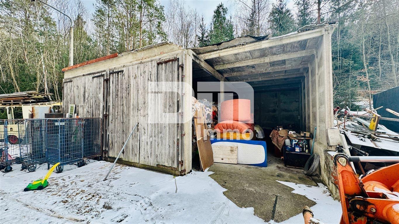 Nebengebäude 3x Garage