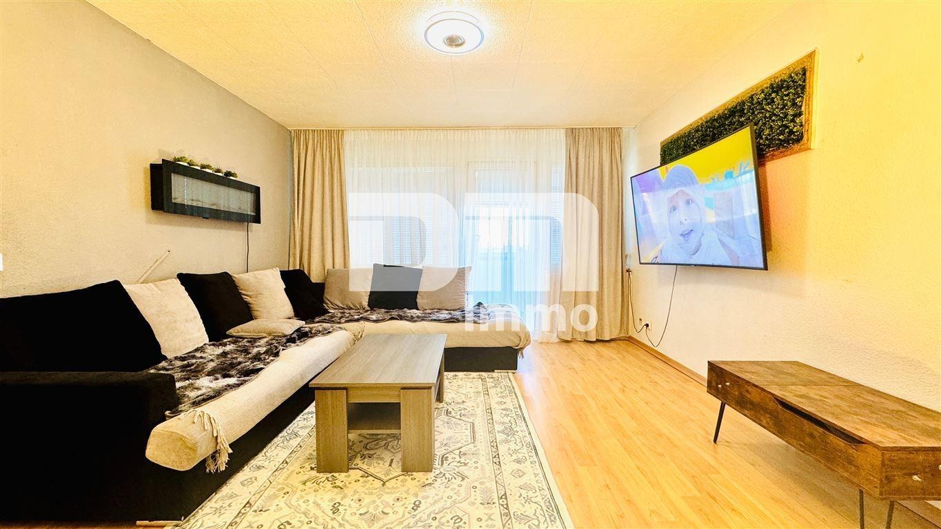 Wohn / Esszimmer / Zugang Balkon