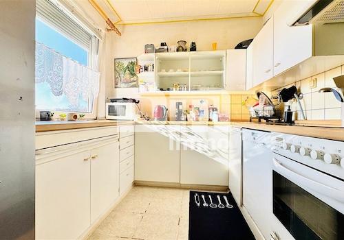 Küche mit Einbauküche