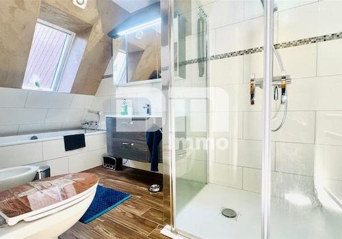 OG2 Maisonette 6 / Bad / Dusche + Bidet