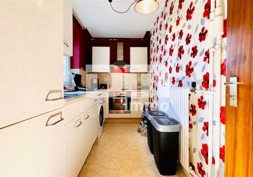 Küche mit Einbauküche