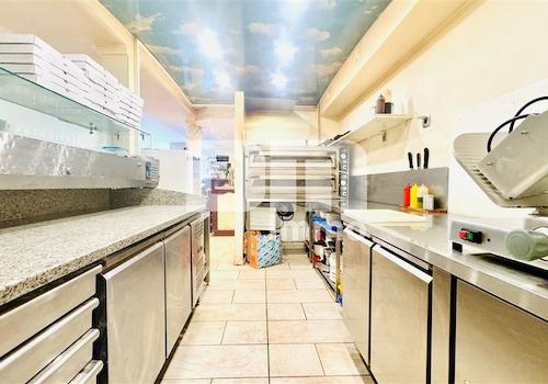 EG Pizzaküche vollausgestattet