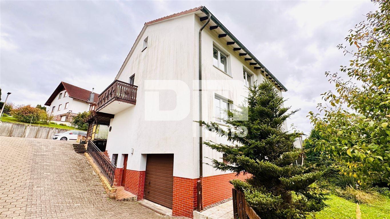 Seitenansicht / Zufahrt Garage