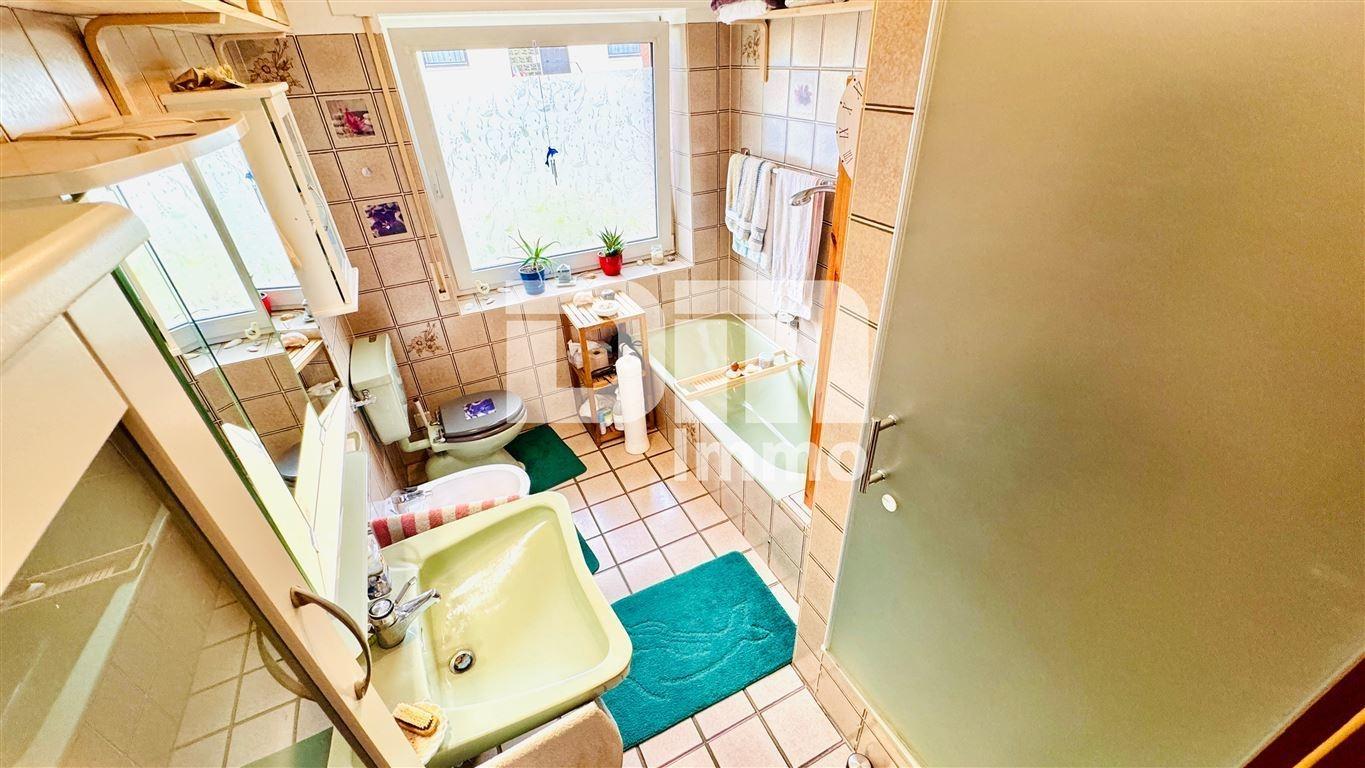 EG Badezimmer / Wanne / Dusche / Bidet