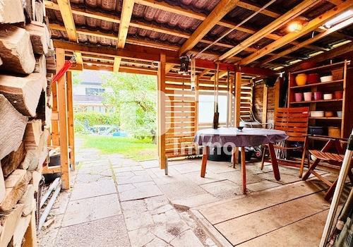 Überdachter Freisitz / Holzlager / Zugang Garten