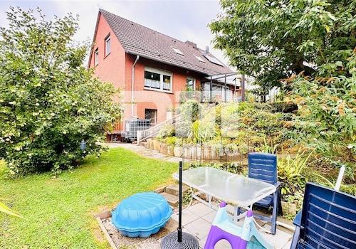 Großer Gartenbereich/ Freisitz