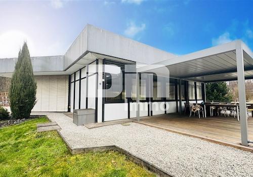 Pavillon mit überdachter Terrasse