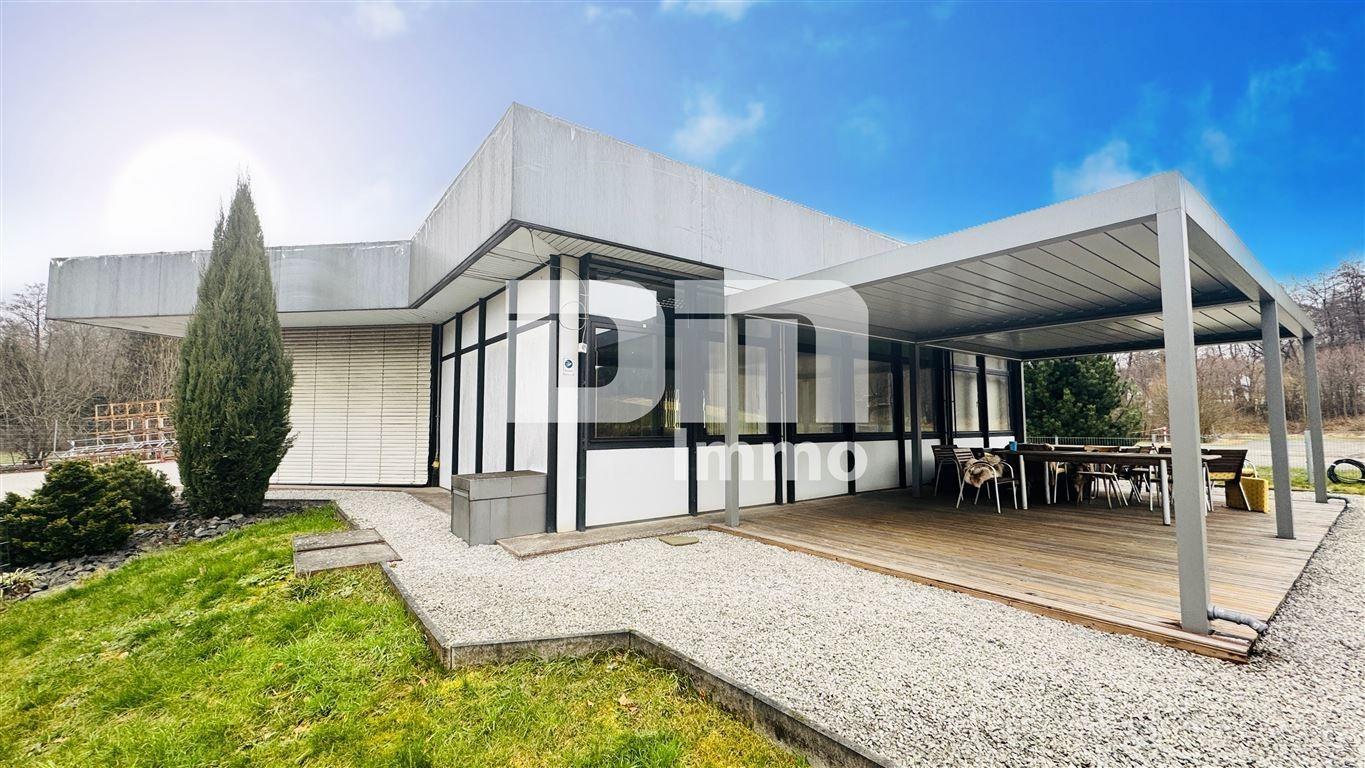 Pavillon mit überdachter Terrasse