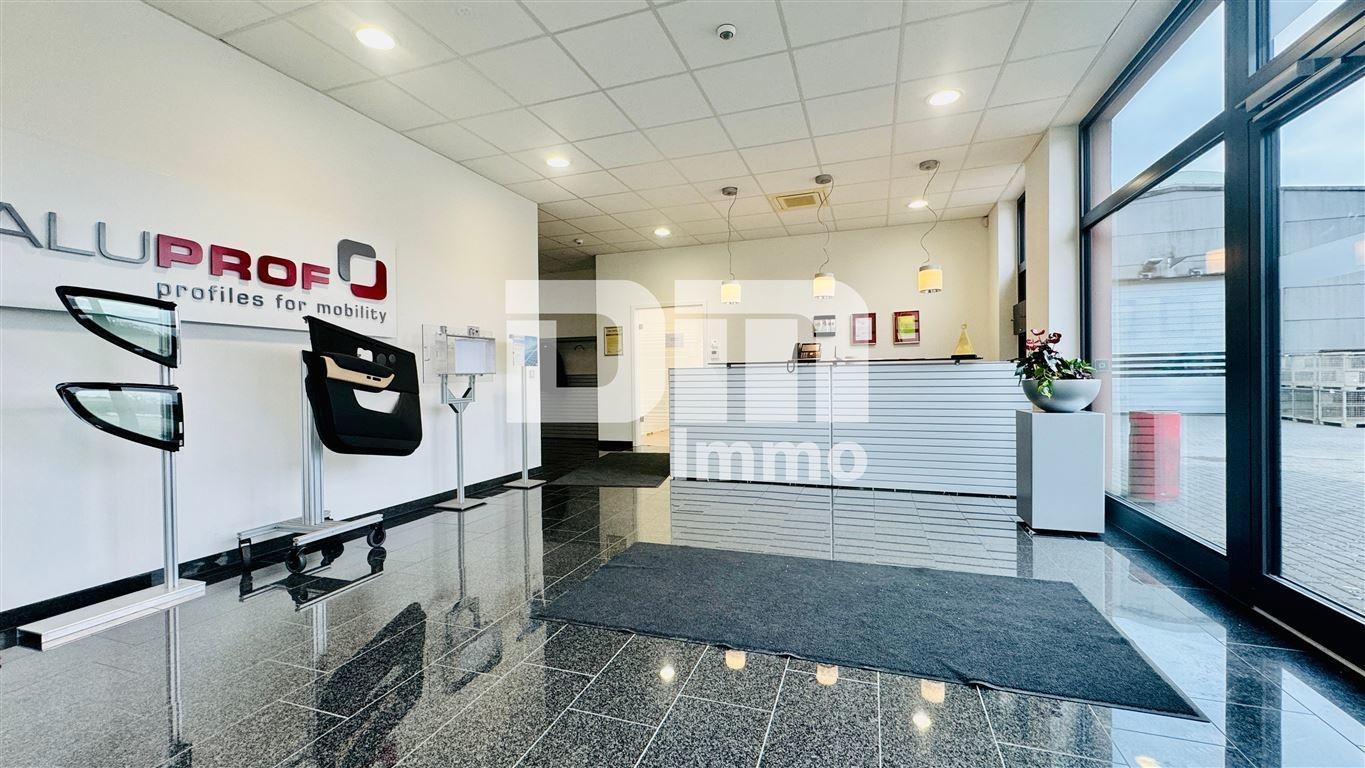 Haupteingang Büogebäude / Empfang