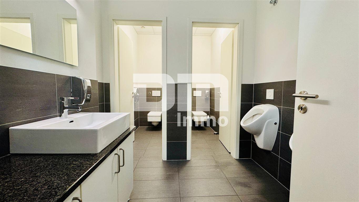 Bürogebäude Herren WC