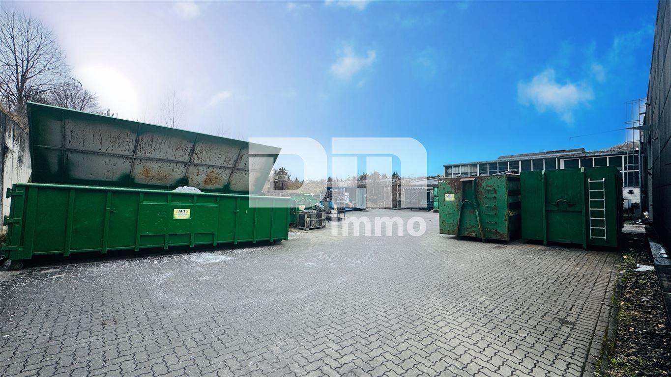 Platz hinter Halle 1