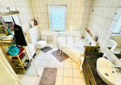 WE2 - EG Badezimmer / Wanne / Dusche