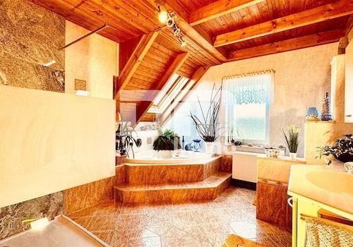 WE3 - 2.OG / DG Badezimmer / Wanne / Dusche