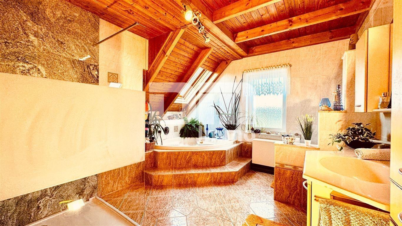 WE3 - 2.OG / DG Badezimmer / Wanne / Dusche