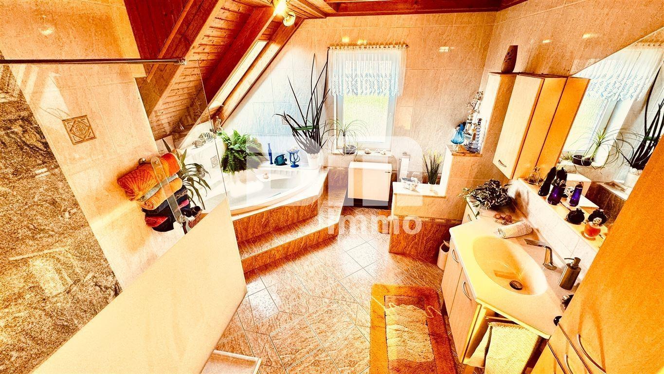 WE3 - 2.OG / DG Badezimmer / Wanne / Dusche