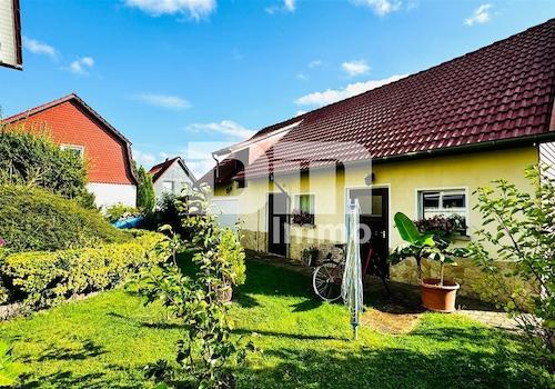 Nebengebäude mit Garage / Gartenbereich 1