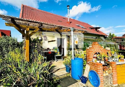 Nebengebäude mit Garage / Rückansicht