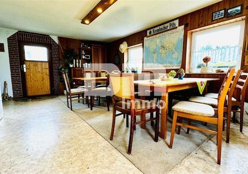 Nebengebäude mit Garage / Innenbereich