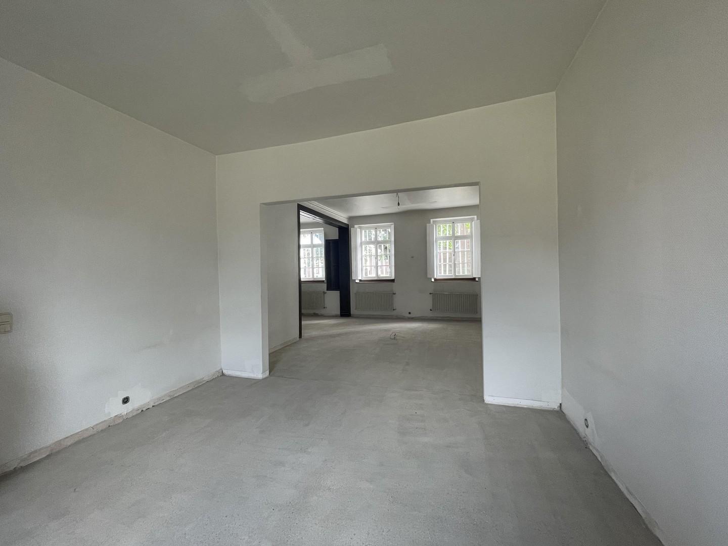 Büro 1.) großes Zimmer 