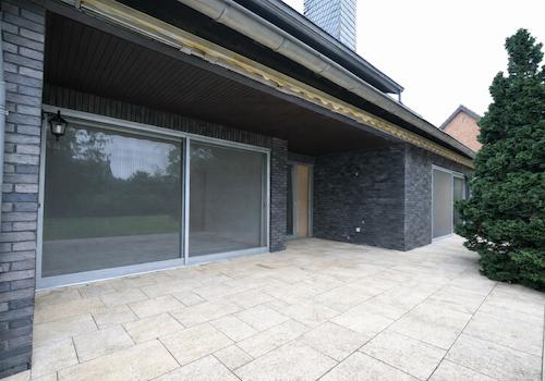 Teilüberdachte Terrasse 