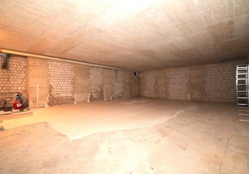 Keller vormals Schwimmbad