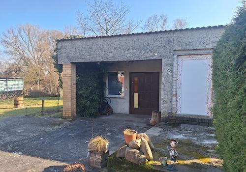 Garage mit Nebengebäude