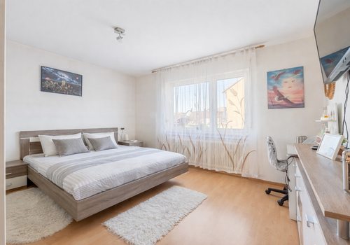 Schlafzimmer: Ruhig und hell