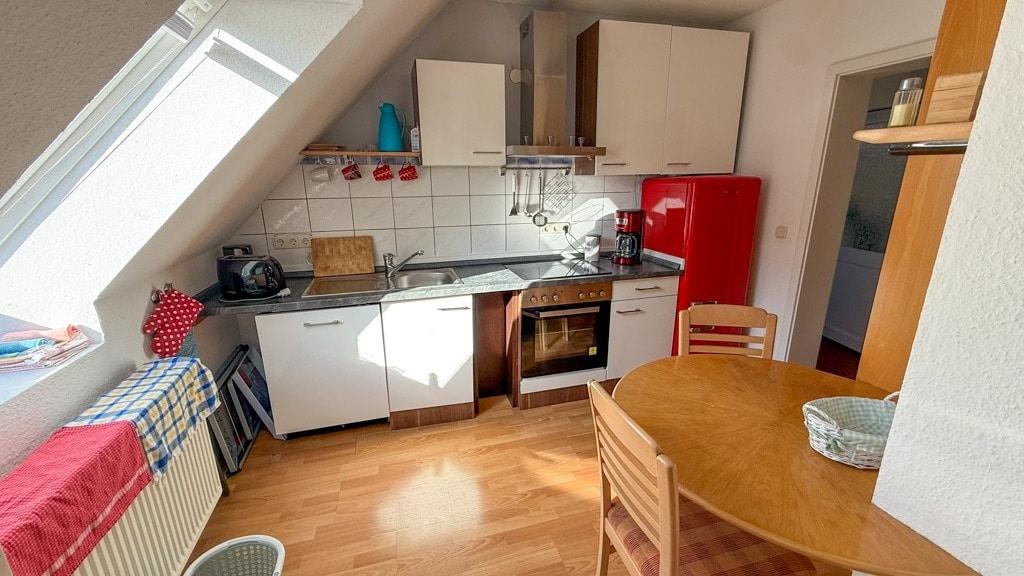 Küche im Dachgeschoss der Wohneinheit