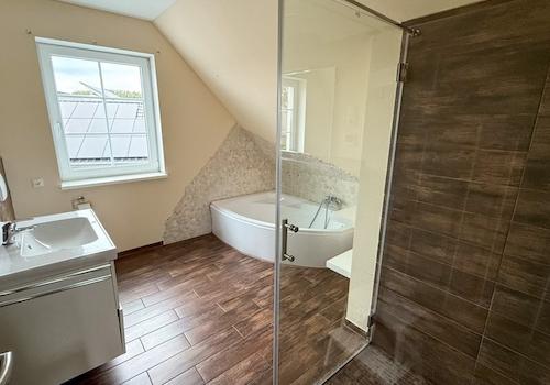 Vollbad im Dachgeschoss