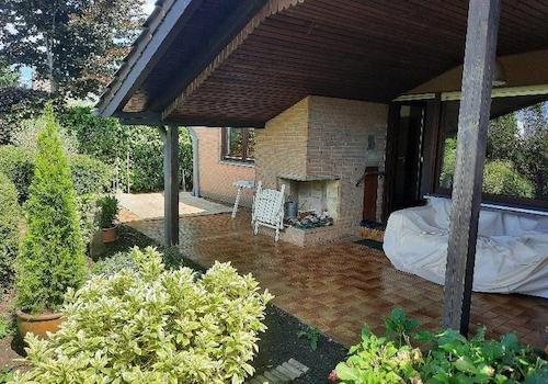 Terrasse mit Außenkamin