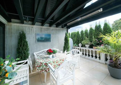 überdachter Terrassenbereich