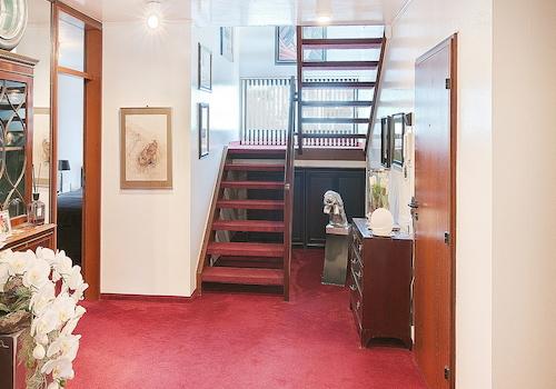 Treppenaufgang im Eingangsbereich