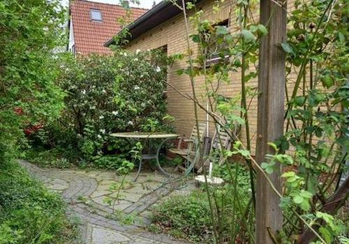 Sitzmöglichkeit vor dem Haus