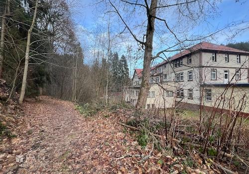 Haus Rückseite mit Weg