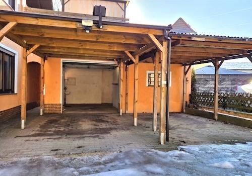 Garage / Carport
