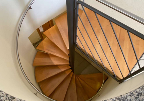 Treppe zum Untergeschoss