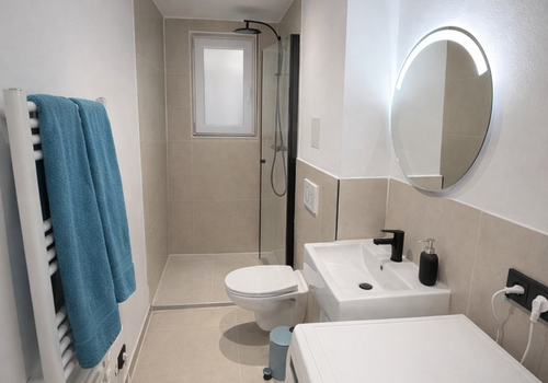 Bad mit Dusch&Waschmaschine