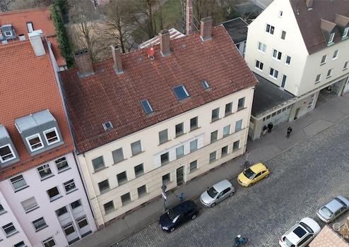 Zentrale Lage in Augsburg, Mehrfamilienhaus im Ensembleschutz mit Entwicklungspotenzial