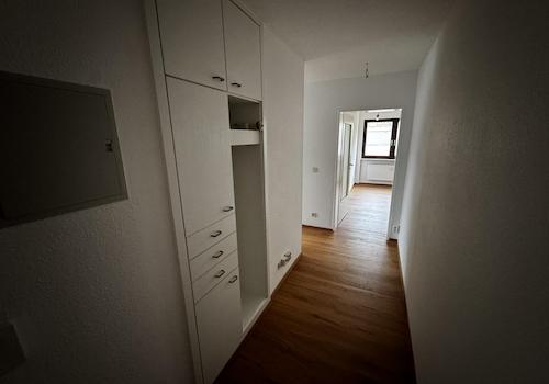 Flur mit Wandschrank