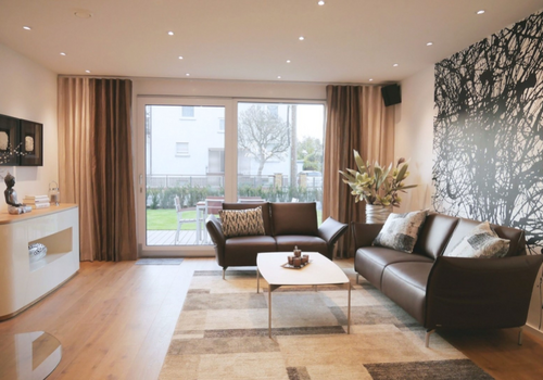 Wohnzimmer mit Gartenzugang