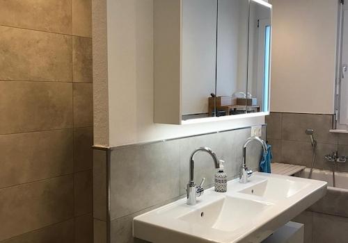 bodenbündige Dusche im Bad OG